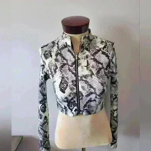 Revamped snakeskin zip  up crop size small - Picture 3 of 6